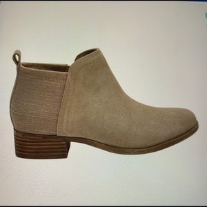 Toms Delia desert taupe bootie